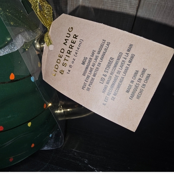 SUPER CUTE CHRISTMAS TREE LIDDED MUG AND GINGERBREAD STIRRER - Picture 2 of 3